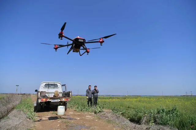 無人旋耕機讓人大開眼界！5G智慧農機讓春耕大變樣！