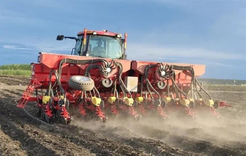 國產電驅高速播種機在黑龍江哈爾濱發布 國產電驅高速播種機在黑龍江哈爾濱發布